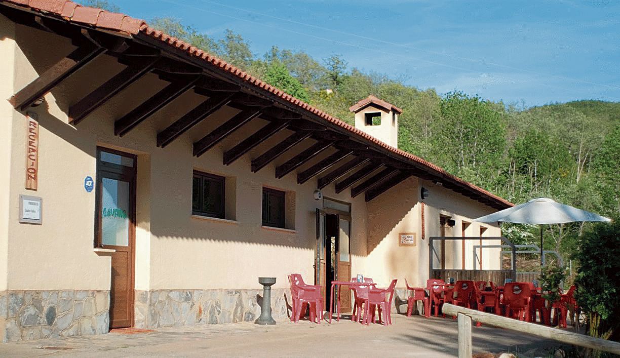 Fachada del bar del Camping en un lugar realmente privilegiado del pueblo Fachada del bar del Camping en un lugar realmente privilegiado del pueblo