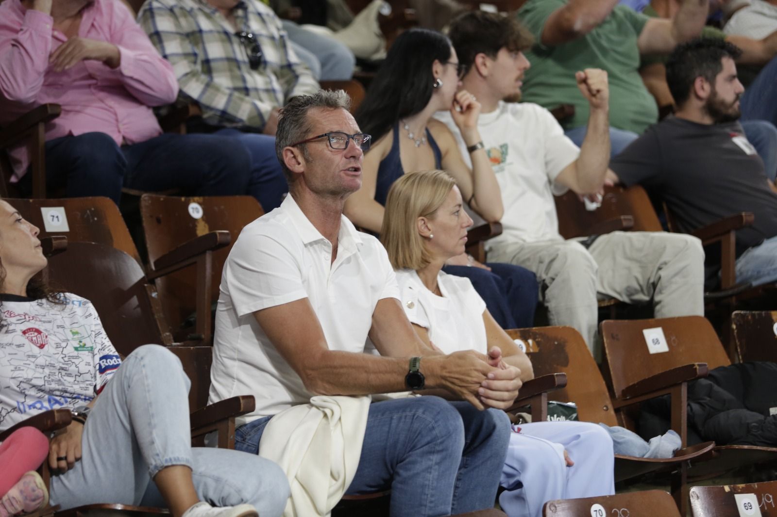 Urdangarín, en las gradas del Palacio. | FERNANDO OTERO