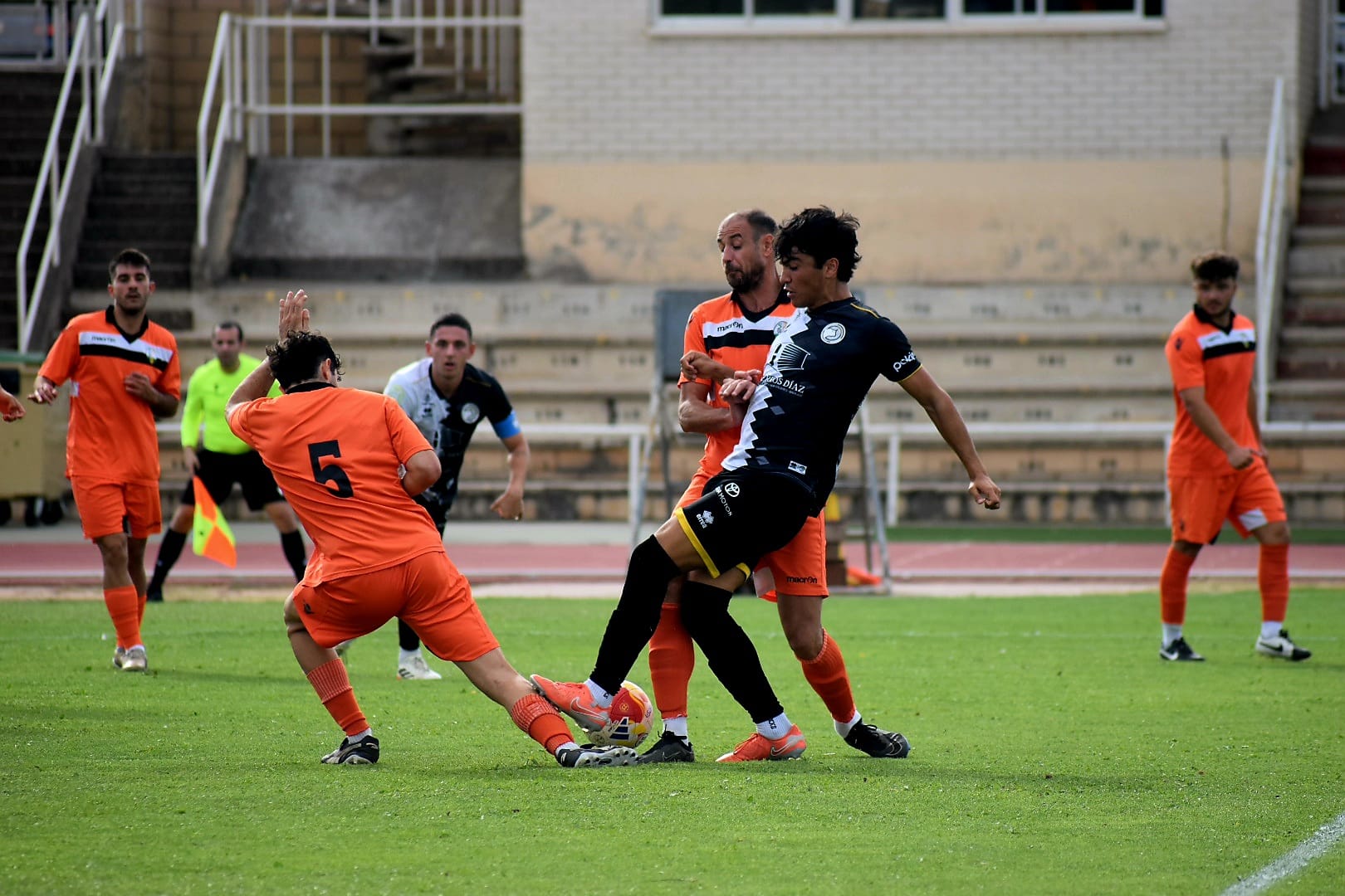 La Virgen también se mantiene imbatido tras la victoria ante Unionistas B. UNIONISTAS