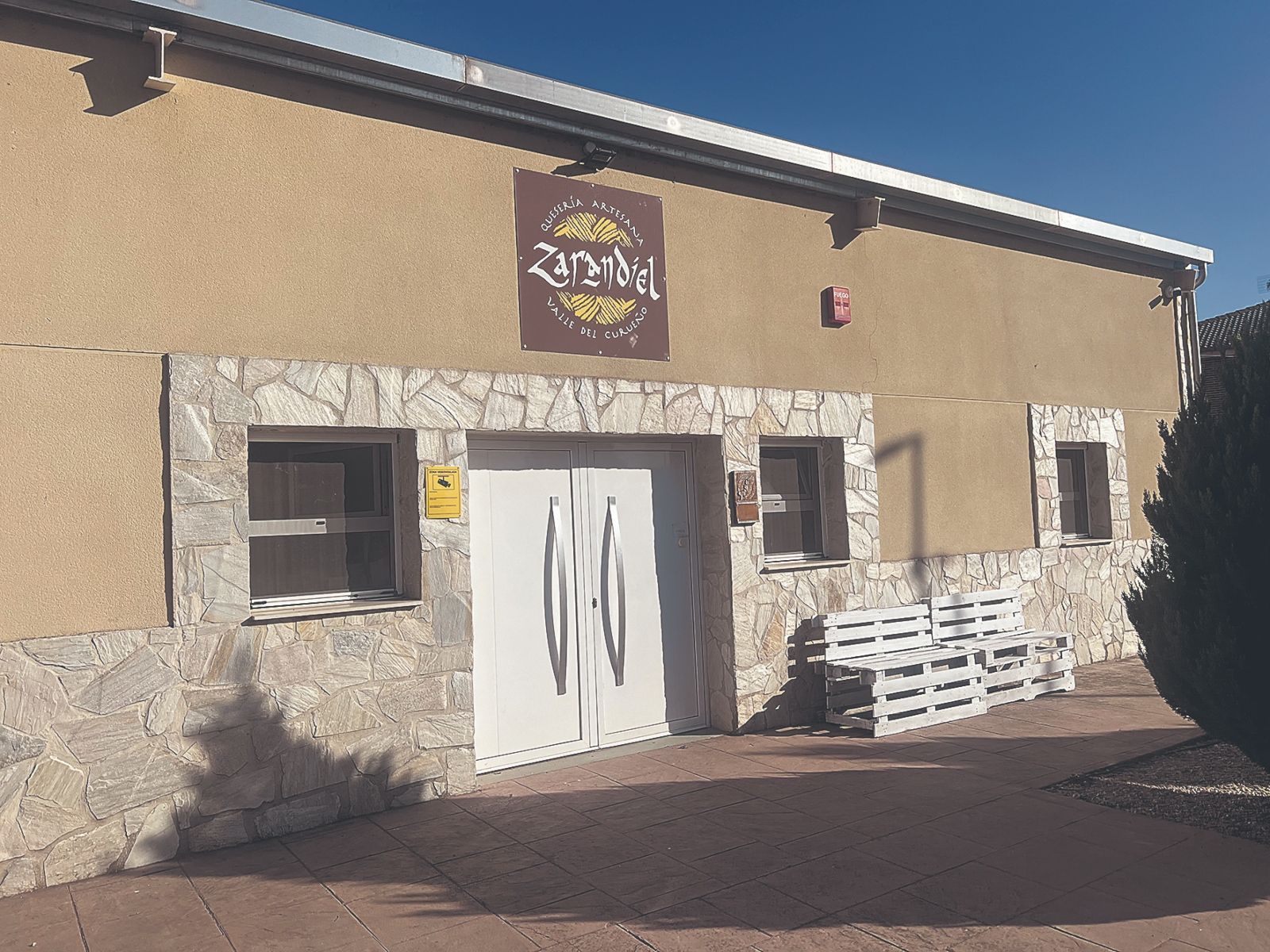 Instalaciones de la fábrica de quesos Zarandiel, que se encuentra en la localidad de Barrillos de Curueño|  D.R.