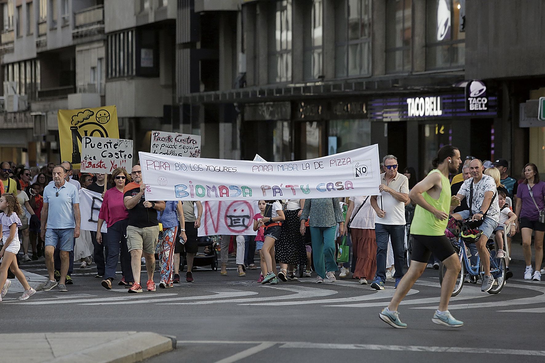 magen de una de las pancartas que portaban los manifestantes en la protesta | FERNANDO OTERO magen de una de las pancartas que portaban los manifestantes en la protesta | FERNANDO OTERO