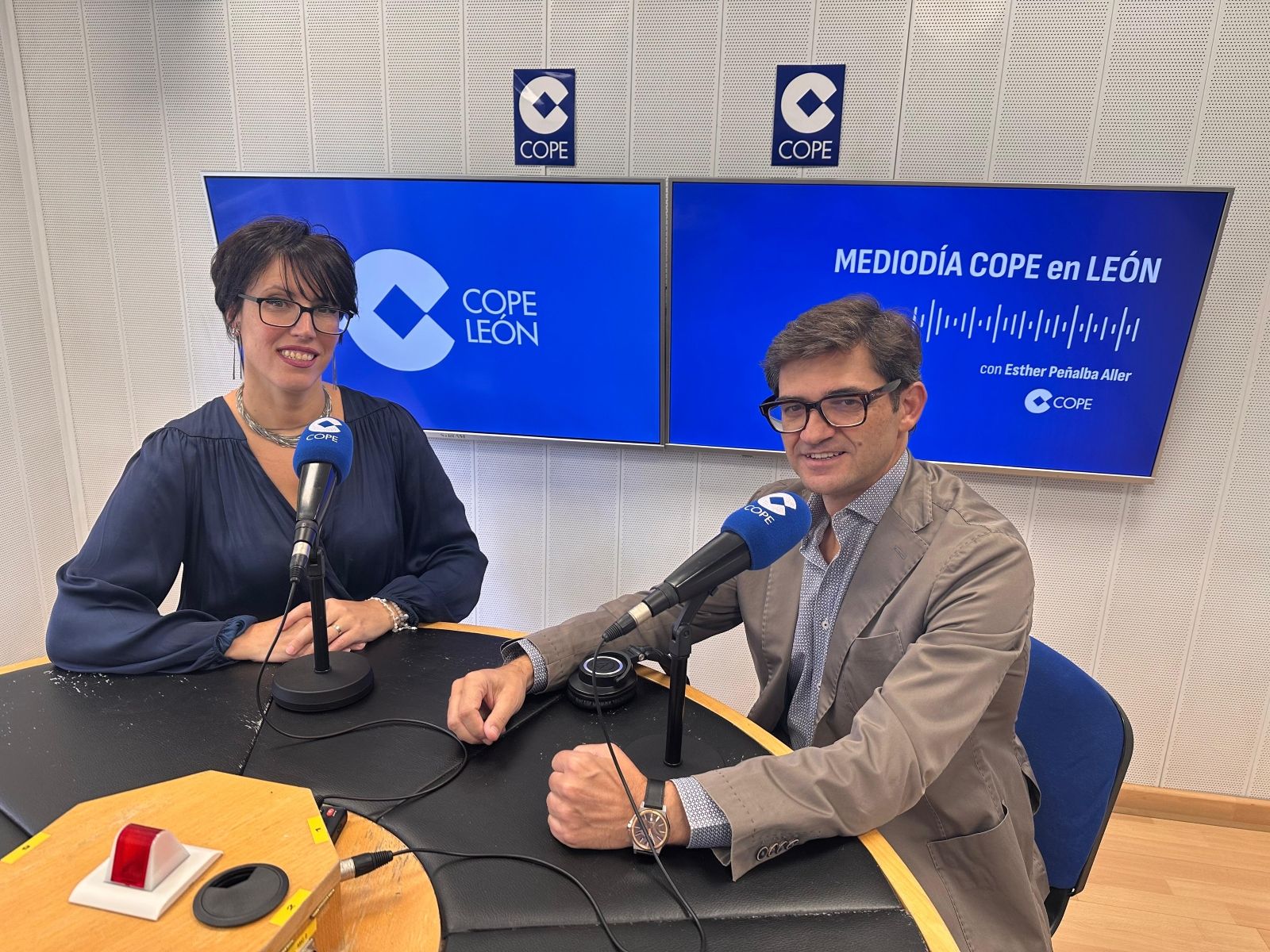 Óscar Oblanca Álvarez, director general del Grupo Oblanca, durante el programa Entre Nosotras| L.N.C. Óscar Oblanca Álvarez, director general del Grupo Oblanca, durante el programa Entre Nosotras| L.N.C.