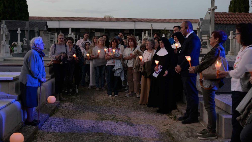 Ruta teatralizada en el cementerio de León, en su edición de 2023. | MAURICIO PEÑA