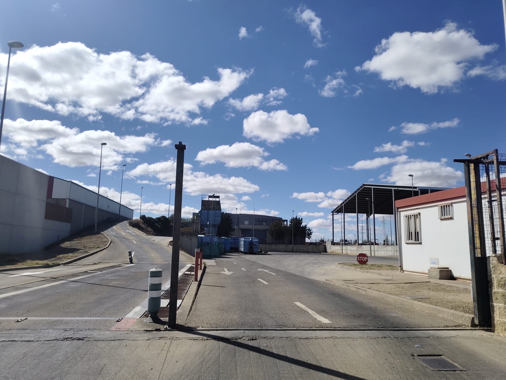Vista del Punto Limpio del Polígono Industrial 'El Tesoro' totalmente limpio. | L.N.C.