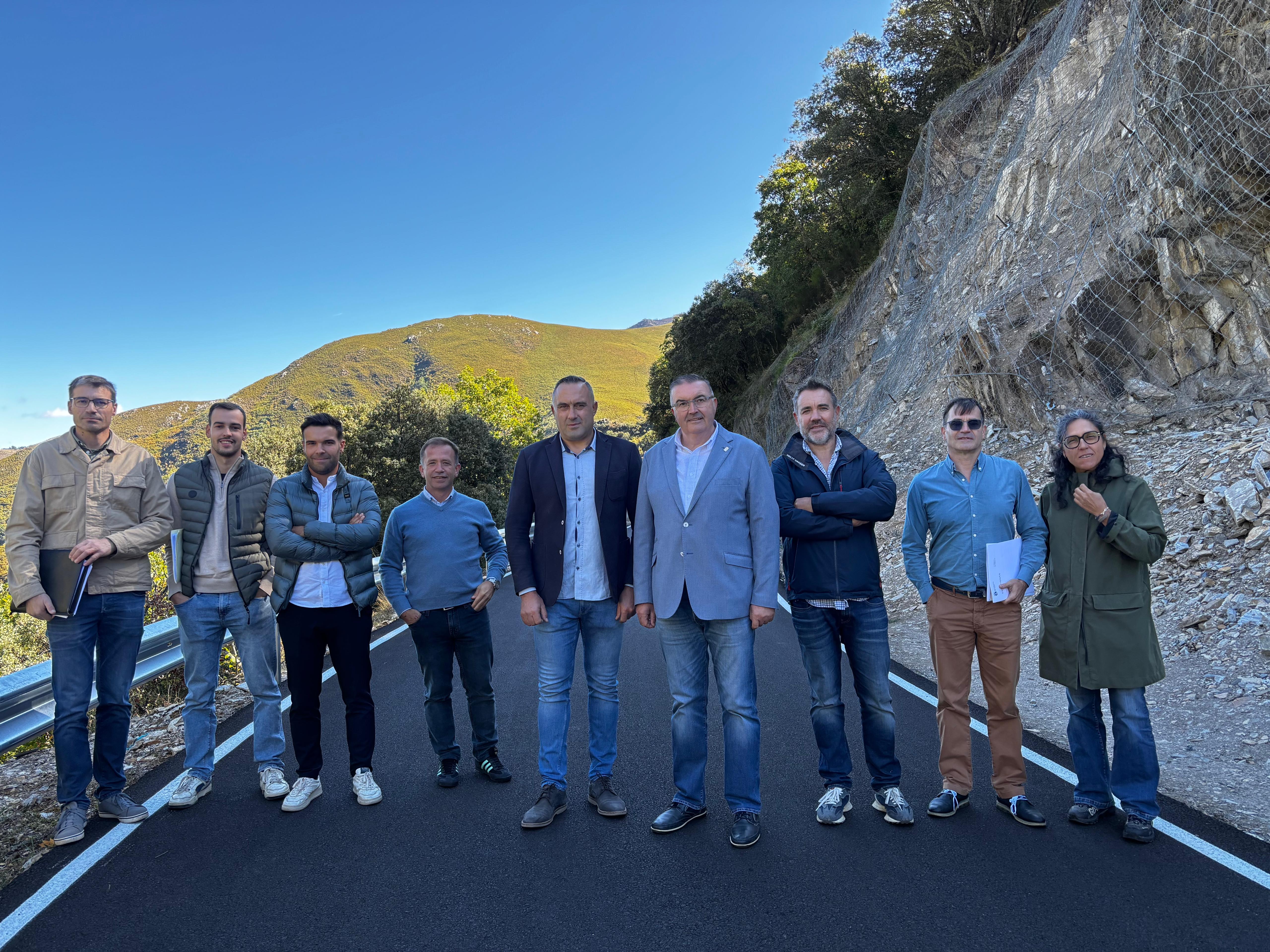 Apertura del vial a Montes de Valdueza. 