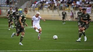 Luis Chacón dispara a puerta en el partido contra el Leganés. SAÚL ARÉN