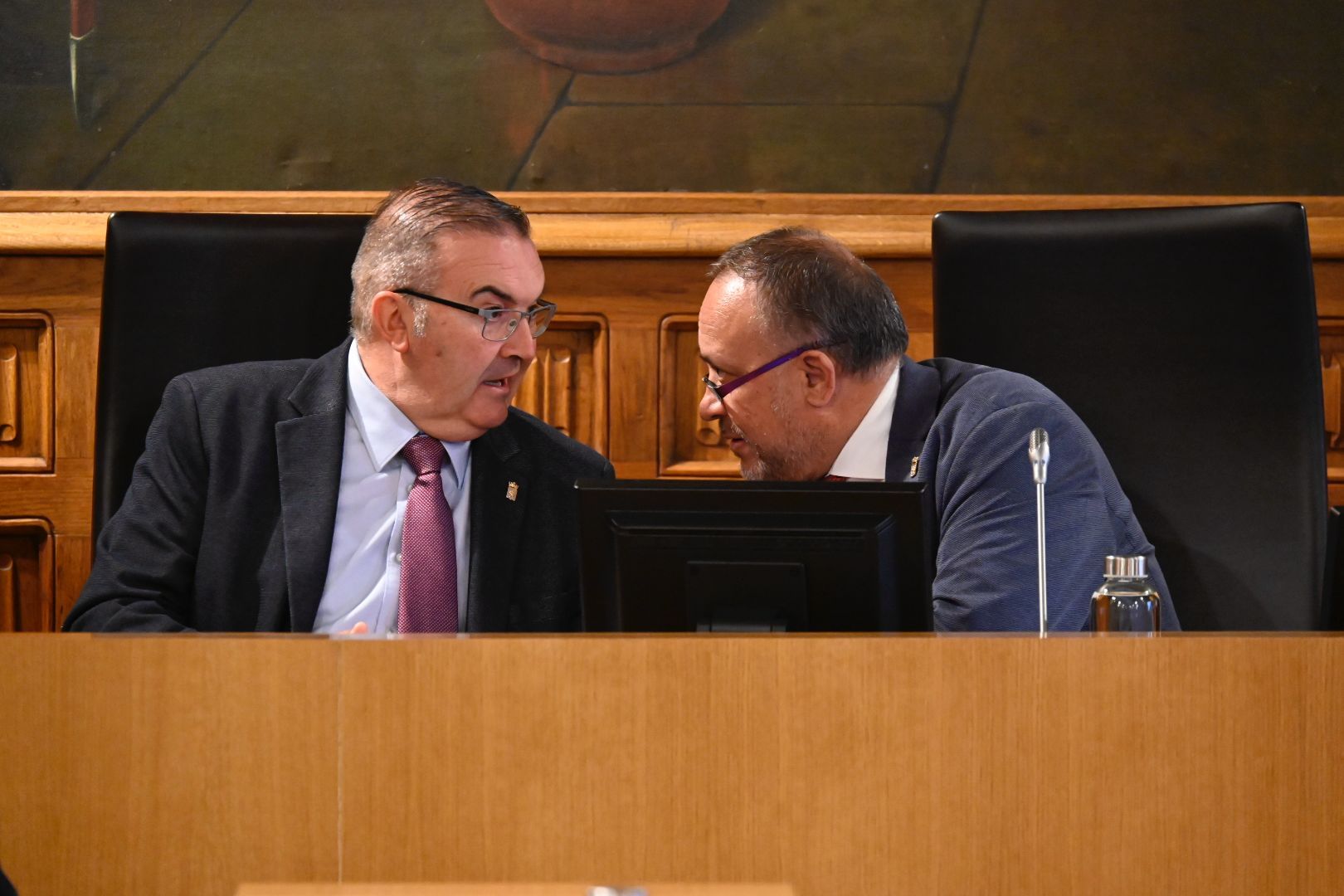 Roberto Aller y Gerardo Álvarez Courel en la Diputación de León. | SAÚL ARÉN