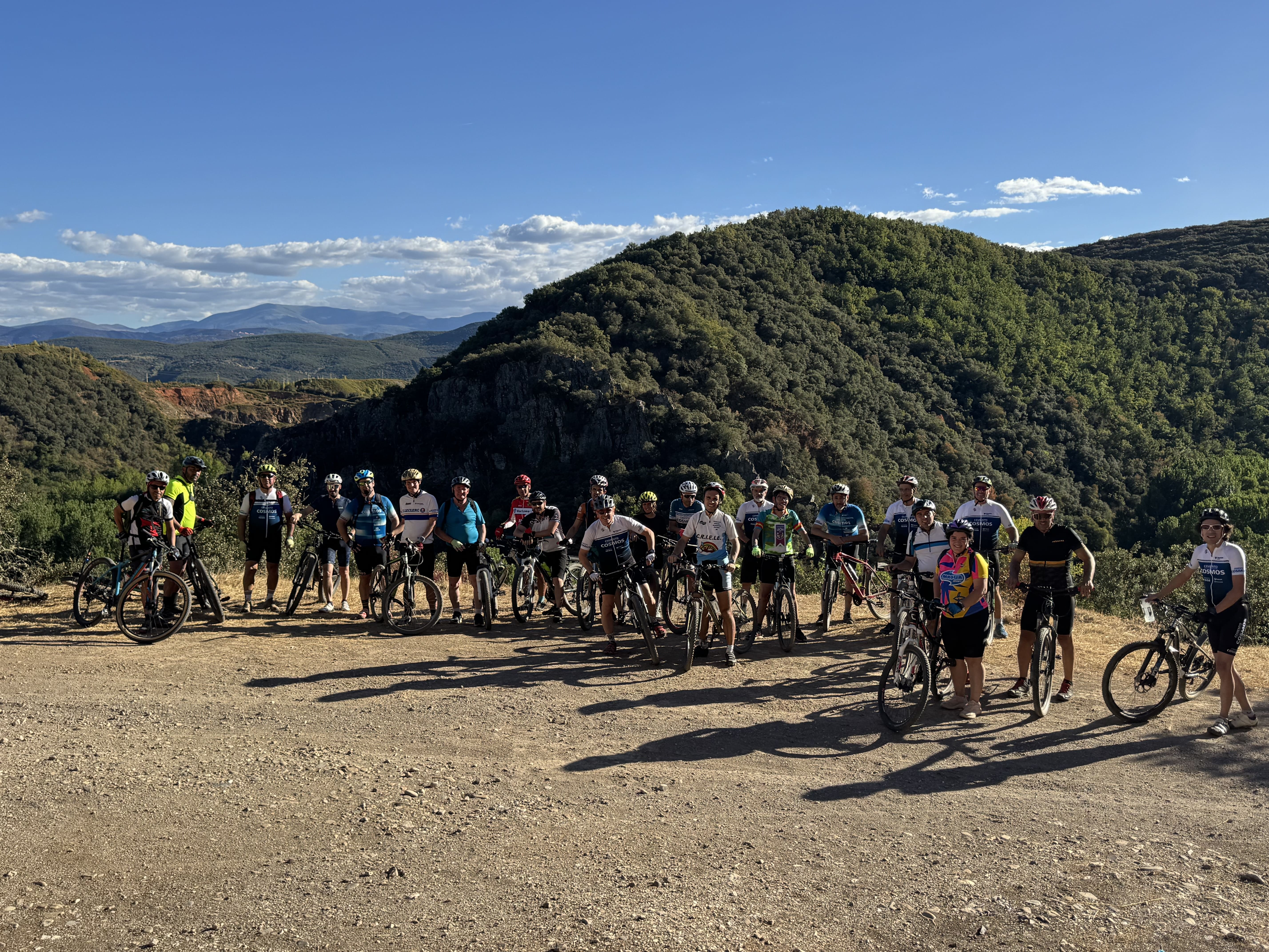 Participantes en la la V Ruta Azul del Cemento.