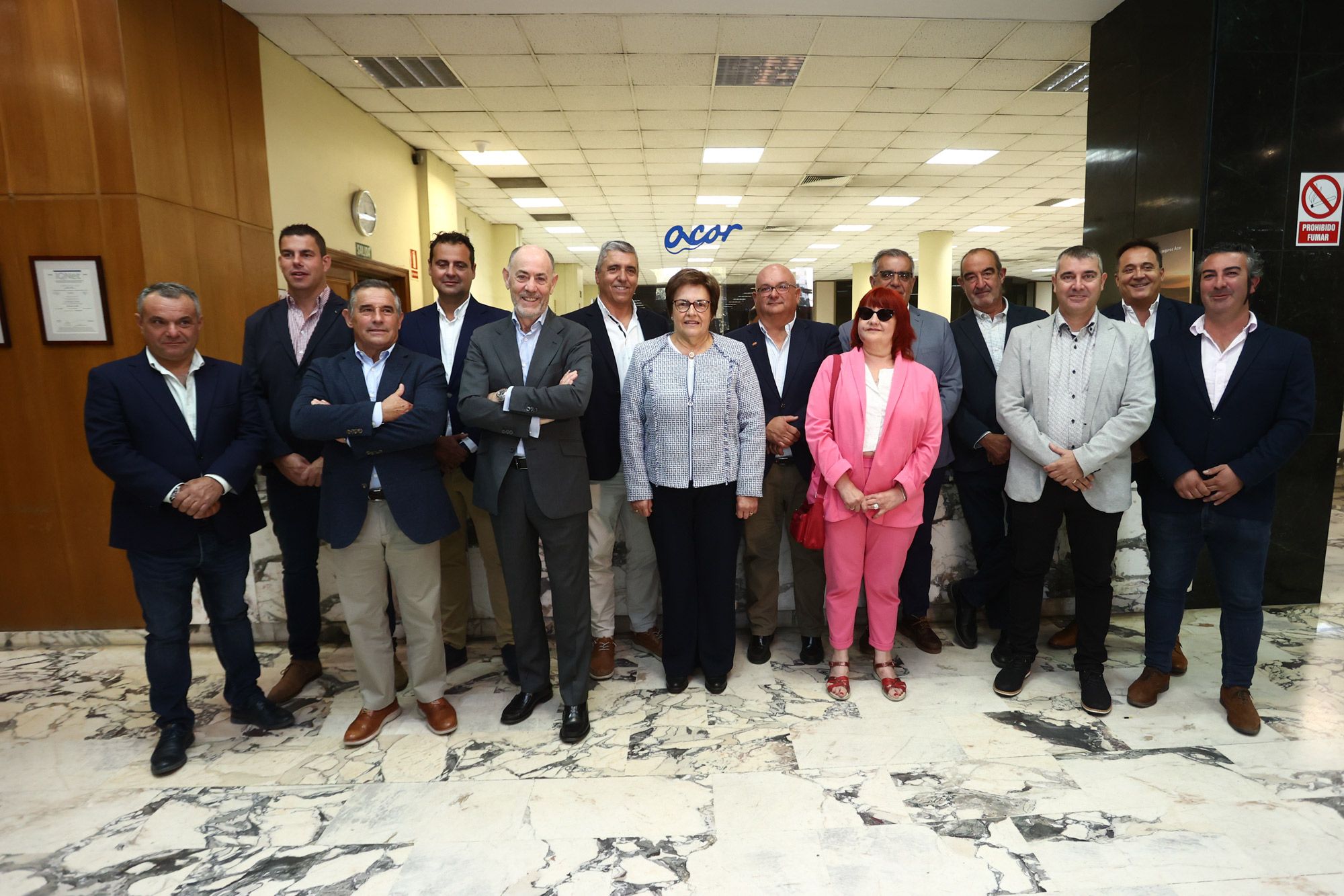 Foto de familia de los órganos sociales de Acor durante la presentación. | L.N.C.