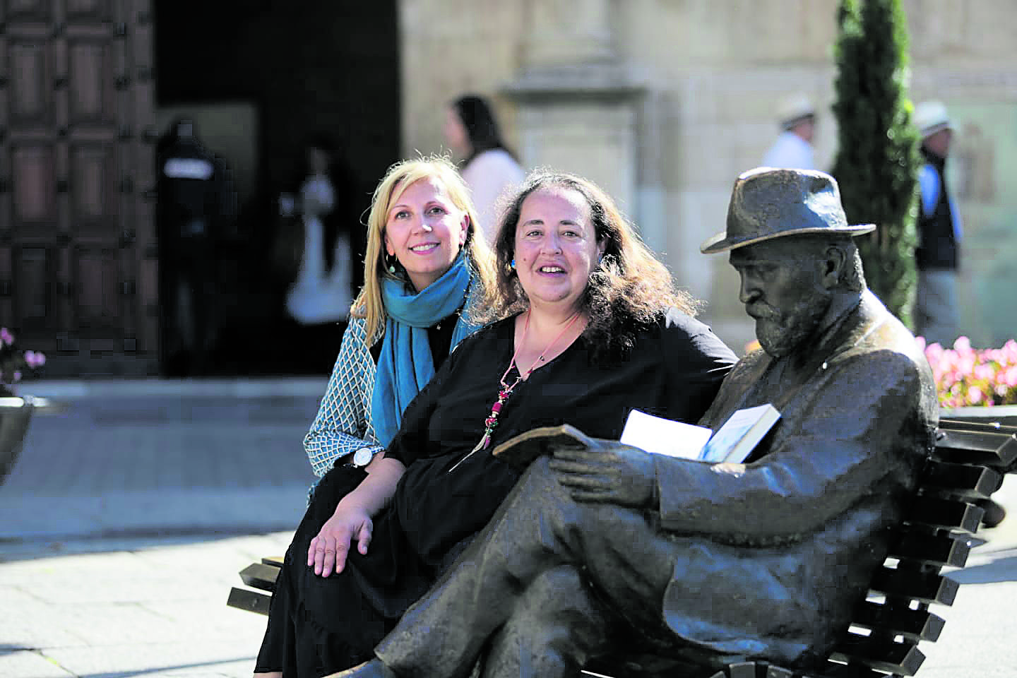 Maite López Blanch y Marta Muñiz llegan hoy a la Casa Botines. | FERNANDO OTERO