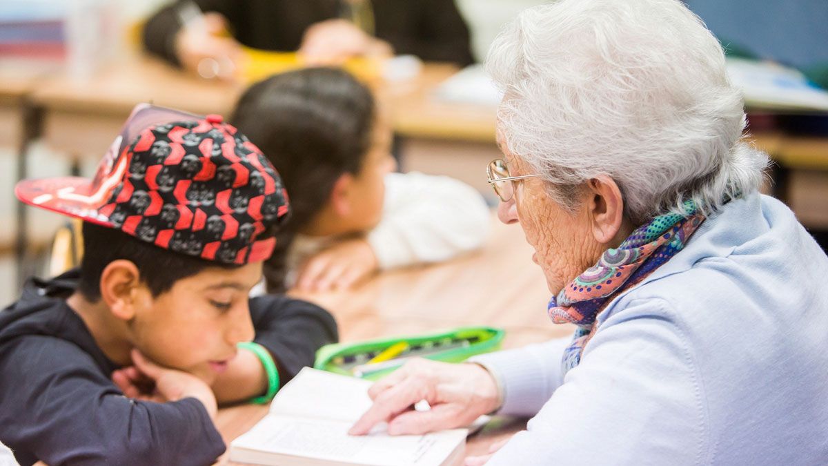 La Obra Social 'la Caixa' impulsa en León un proyecto de desarrollo  personal para personas mayores, image size:1200x675