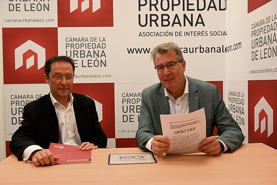 Javier Llamas y Miguel Ángel Sánchez de la Cámara de la Propiedad. | SAÚL ARÉN