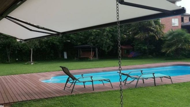 Toldo para disfrutar más el jardín.