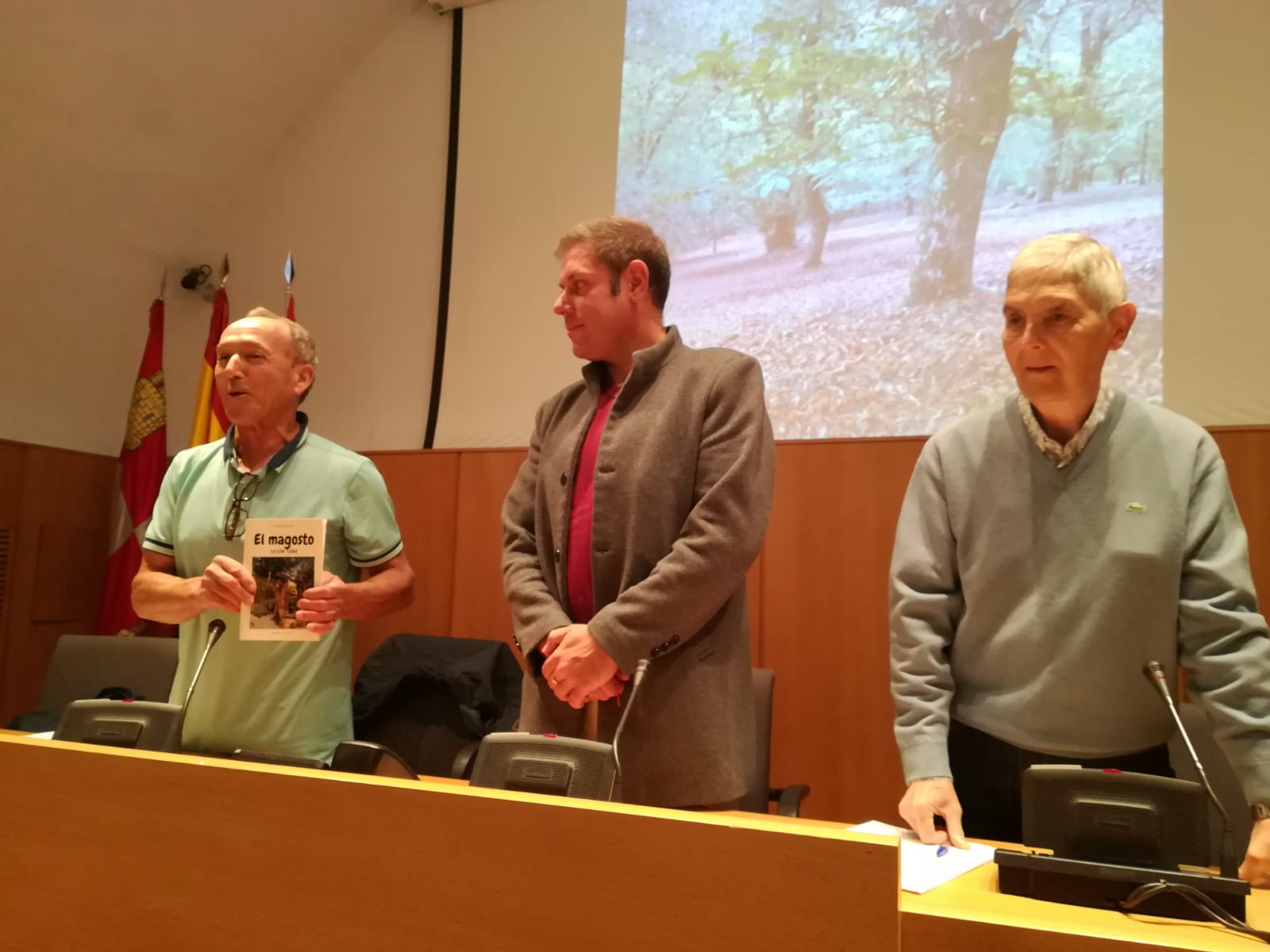 Presentación de la memoria de los 10 años de la asociación de castañicultores. |MAR IGLESIAS Presentación de la memoria de los 10 años de la asociación de castañicultores. |MAR IGLESIAS