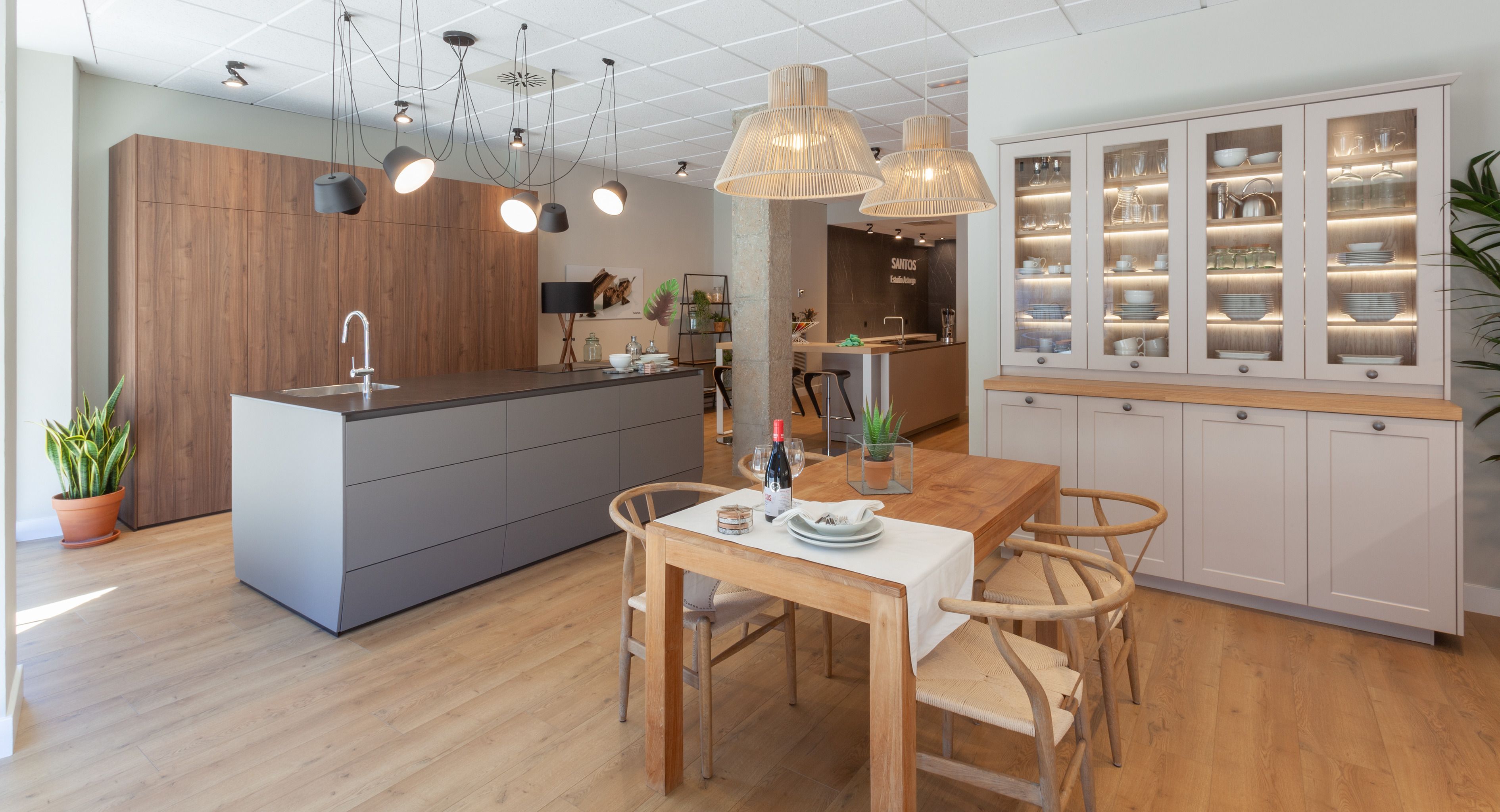 Las cocinas en exposición cuentan con descuentos de hasta el 50 por renovación de modelos. Las cocinas en exposición cuentan con descuentos de hasta el 50 por renovación de modelos.