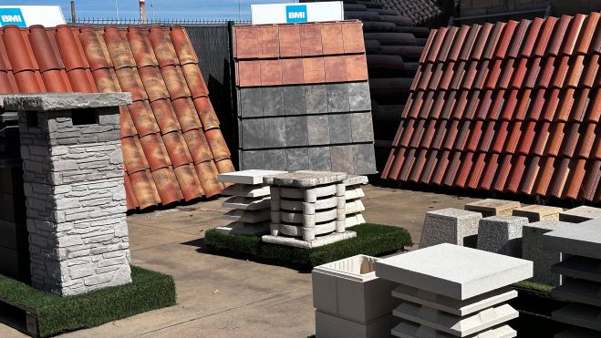 Cuentan con un amplio stock de tejas, pizarras, chapas y placas, estructuras de cubierta. Cuentan con un amplio stock de tejas, pizarras, chapas y placas, estructuras de cubierta.