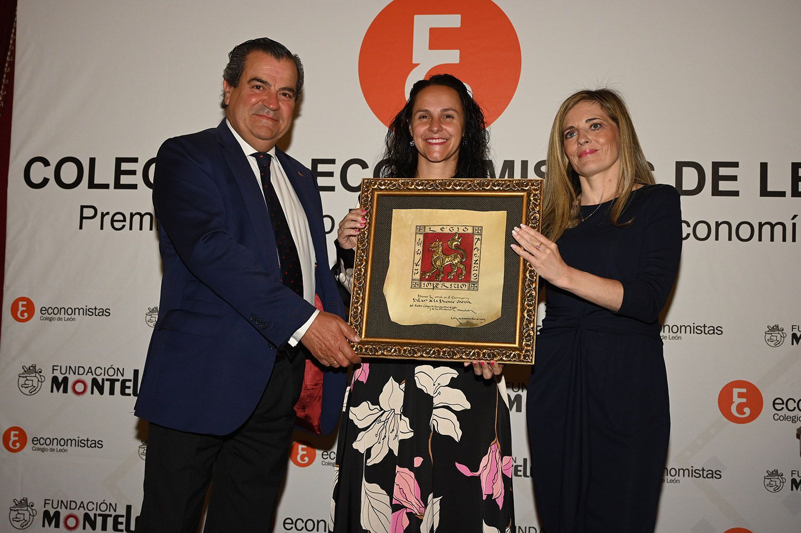 Un instante de la entrega del reconocimiento. | ICAL Un instante de la entrega del reconocimiento. | ICAL