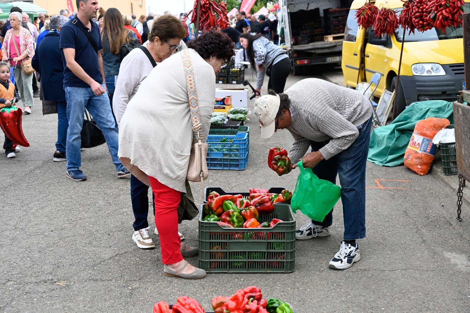 La mejor feria del pimiento de España triunfa en Fresno de la Vega