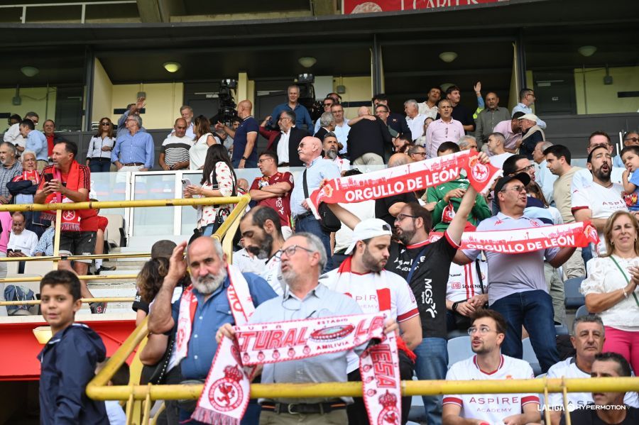 Imagen de la afición de la Cultural frente al Castellón, | LALIGA Imagen de la afición de la Cultural frente al Castellón, | LALIGA