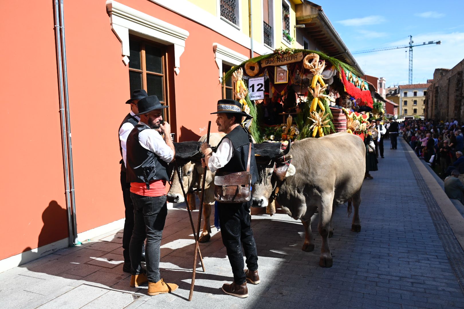 El desfile y concurso de carros engalanados
