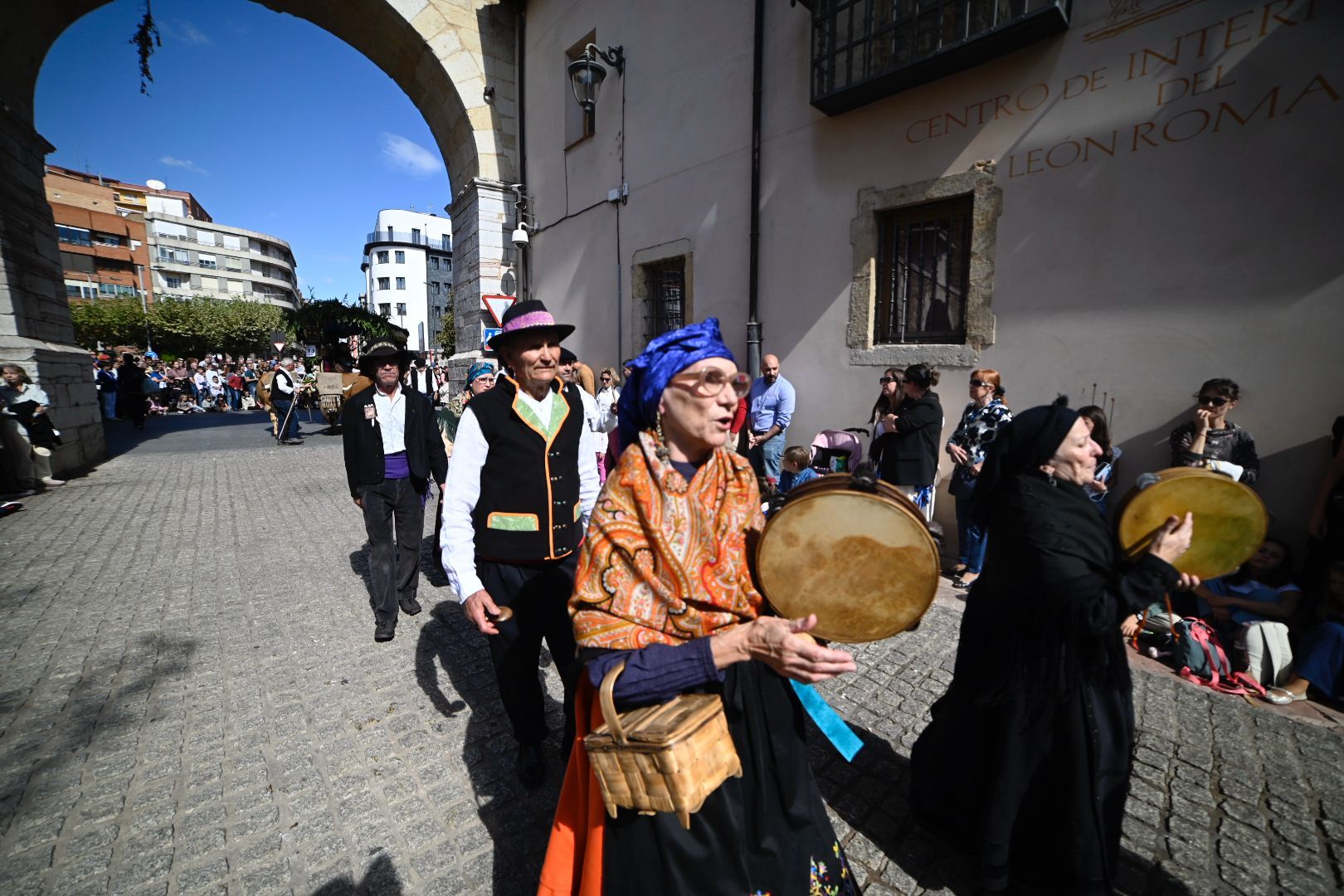 El desfile y concurso de carros engalanados