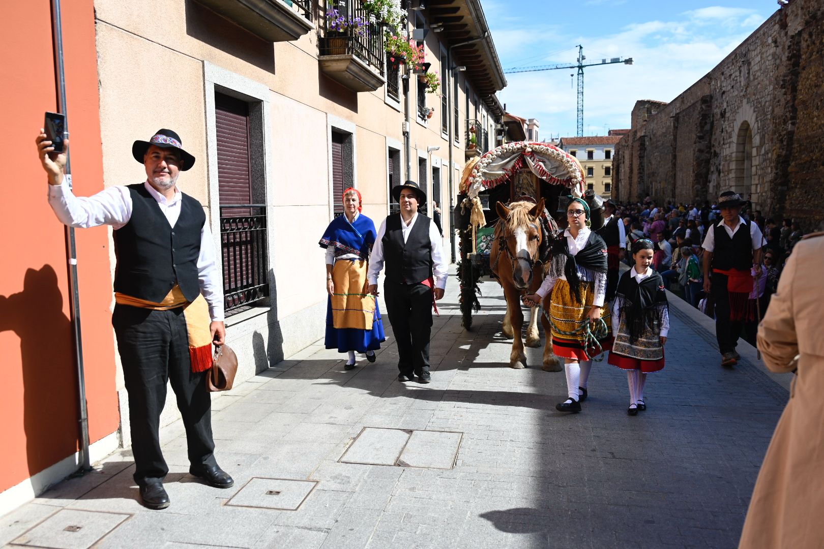 El desfile y concurso de carros engalanados