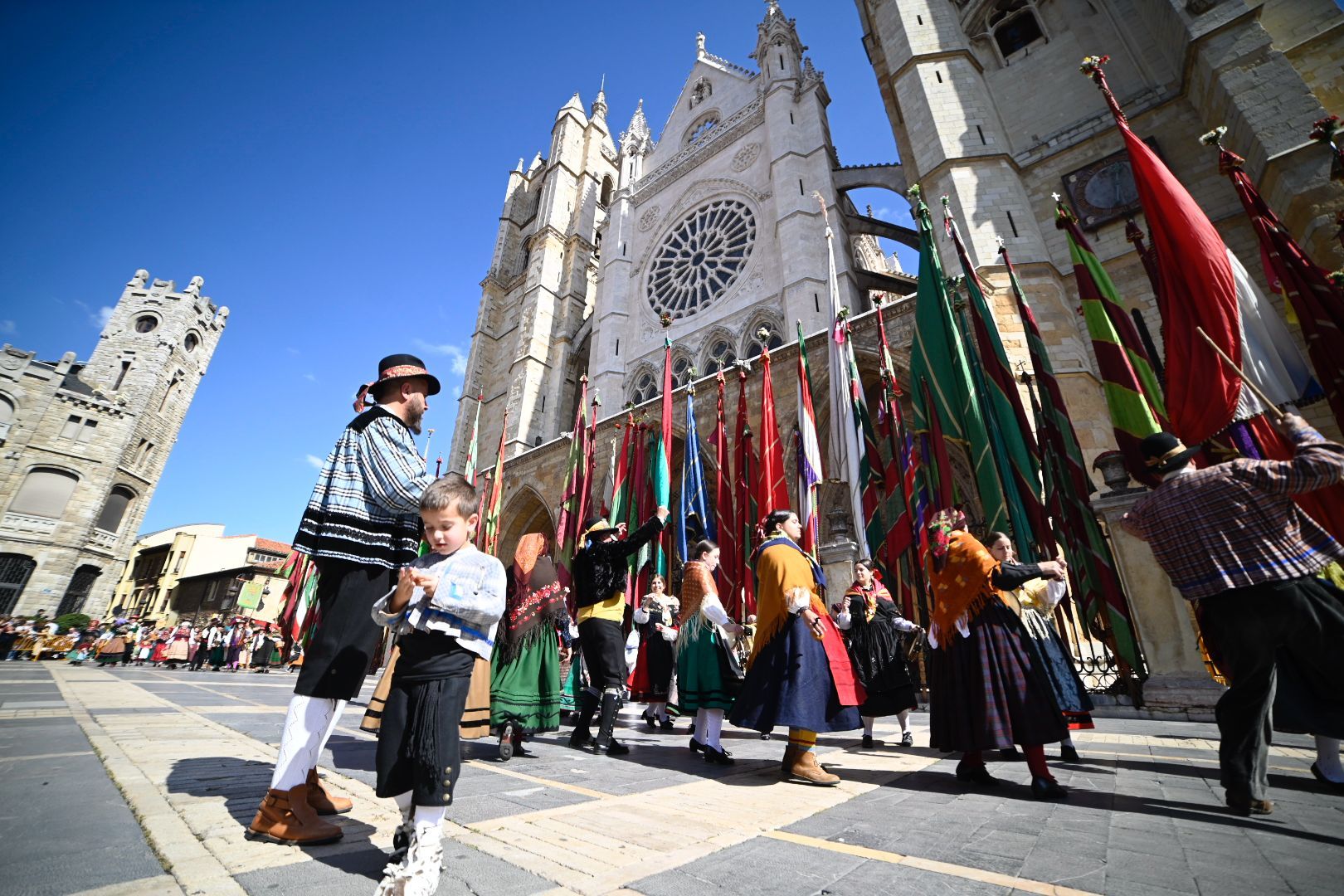El desfile y concurso de carros engalanados