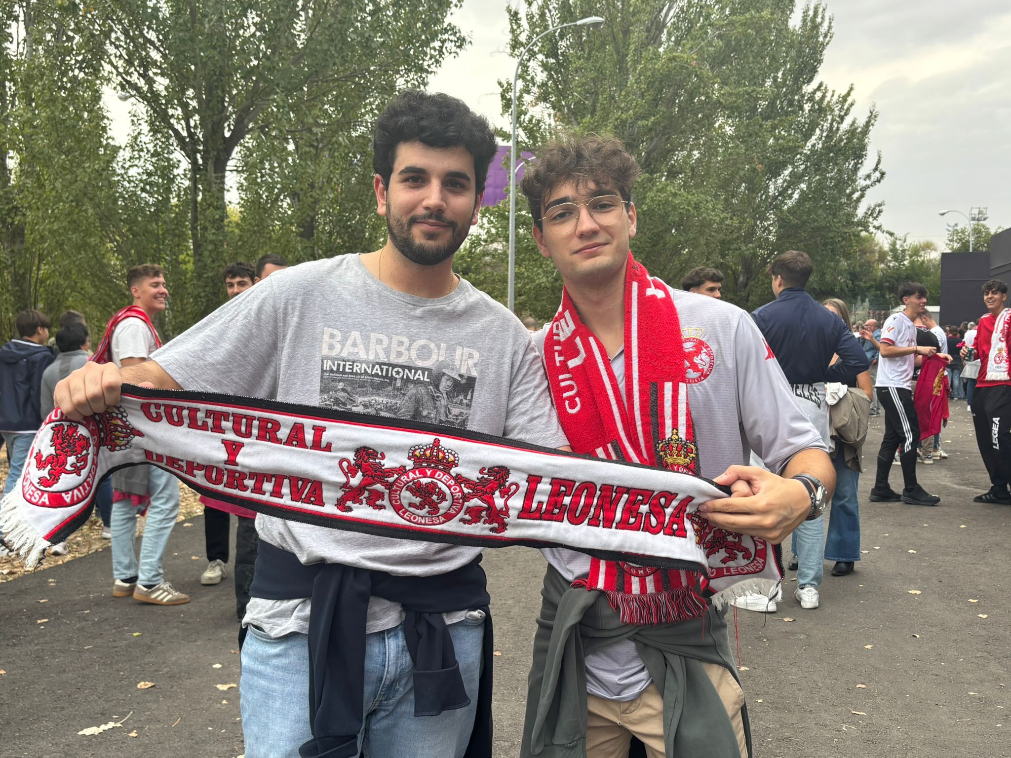  Cerca de 800 seguidores culturalistas que han teñido de magenta Zorrilla. | J.COCA