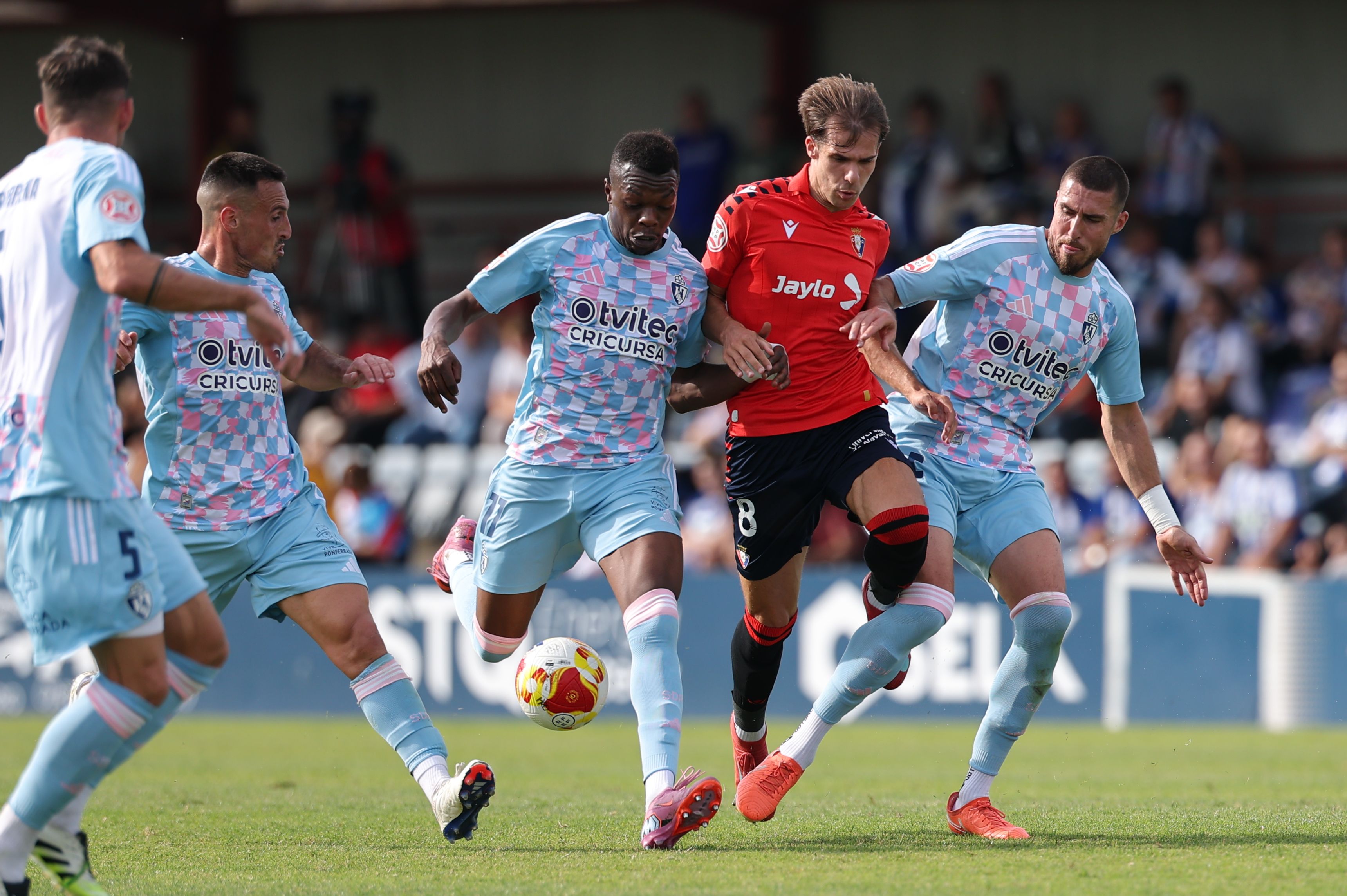 La Deportiva perdonó demasiado en Tajonar y acabó sacando un punto agridulce.  REPORTAJE GRÁFICO OSASUNA
