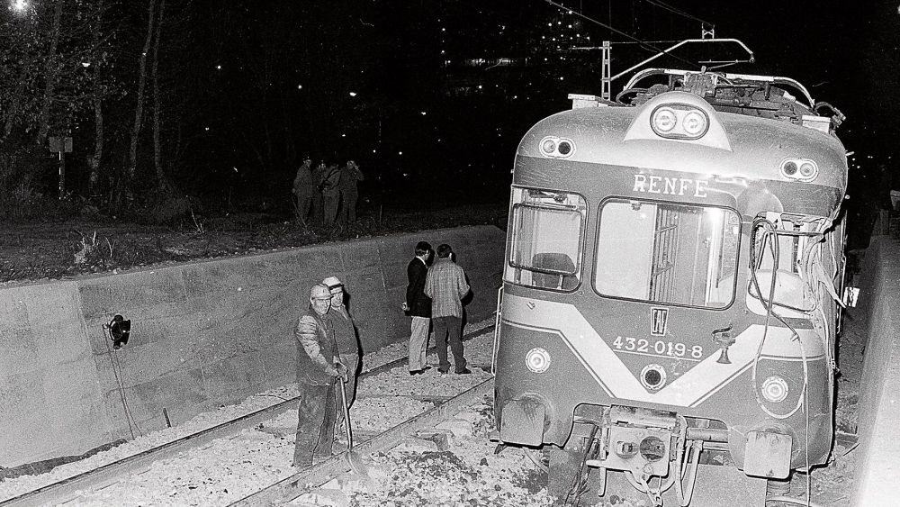 Imagen Electrotren descarrila La Robla 1972 Imagen Electrotren descarrila La Robla 1972
