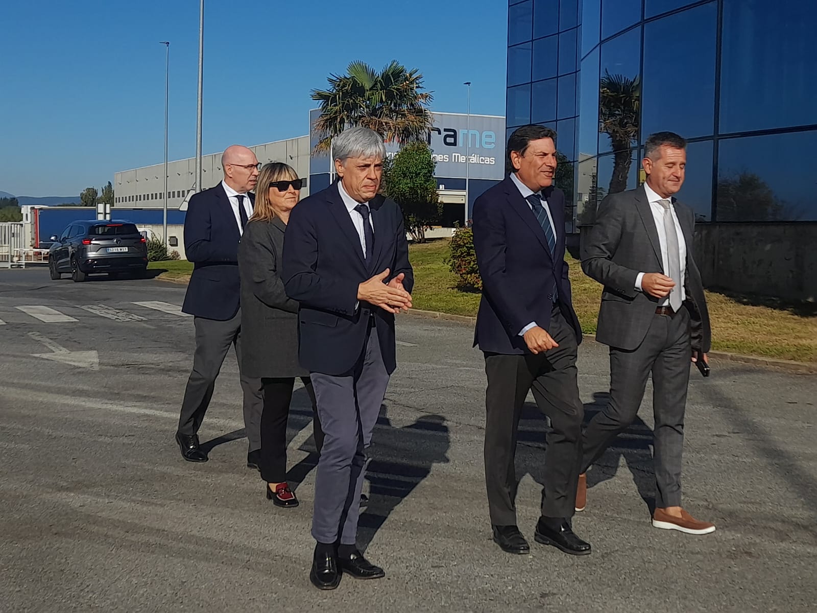 Carriedo habló de Forestalia en su visita a las instalaciones de Tvitec en el polígono del Bayo. | MAR IGLESIAS