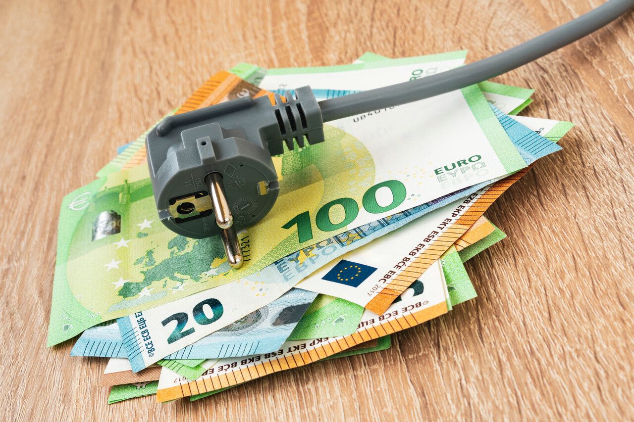 Cómo ahorrar en la factura de la luz en España sin volverte loco