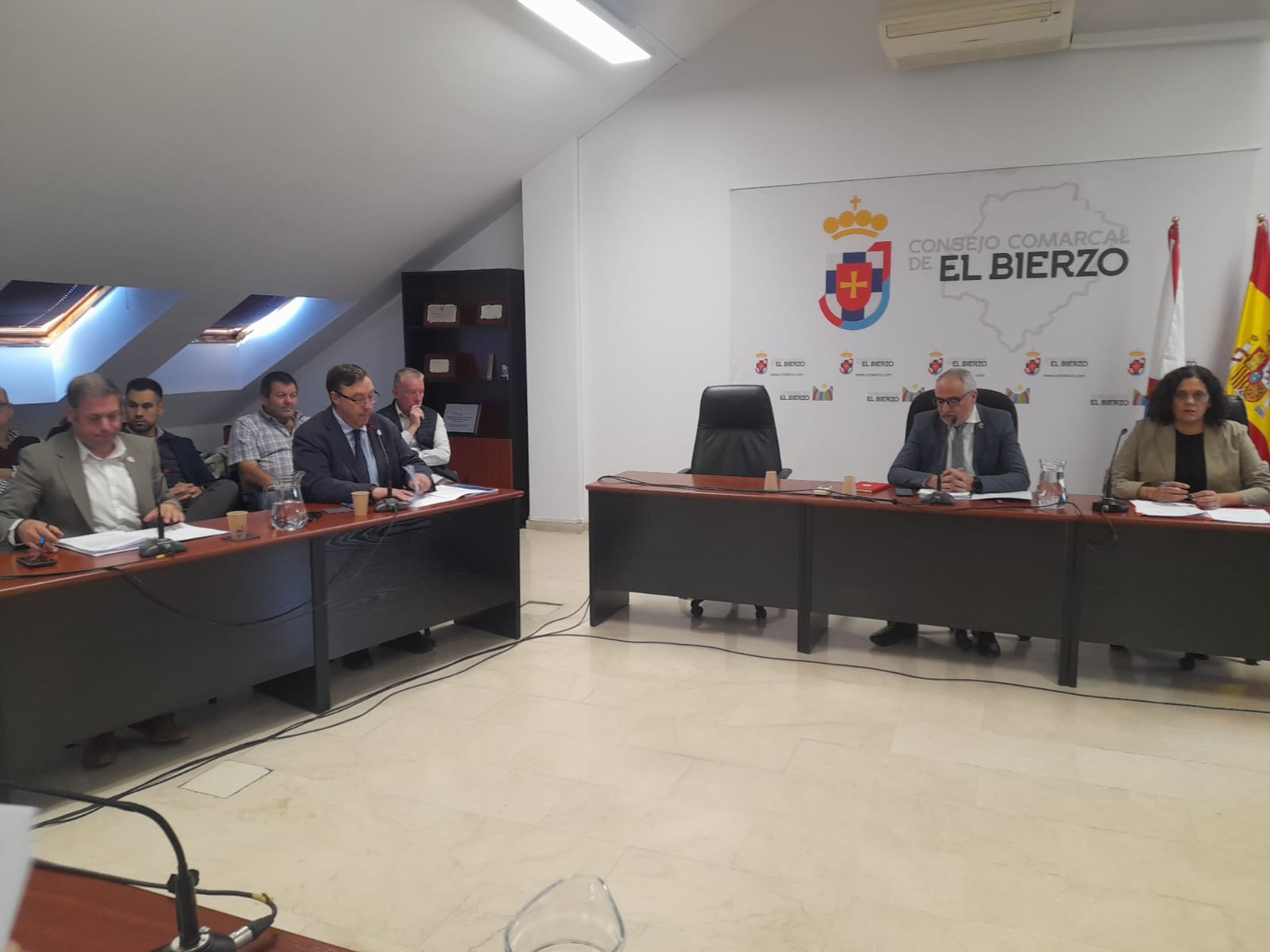 Momentos del pleno del Consejo Comarcal. | MAR IGLESIAS