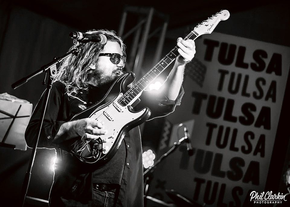 La Paul Benjaman Band actúa en el Gran Café para celebrar su 35 aniversario. | PHIL CLARKIN PHOTOGPRAPHY