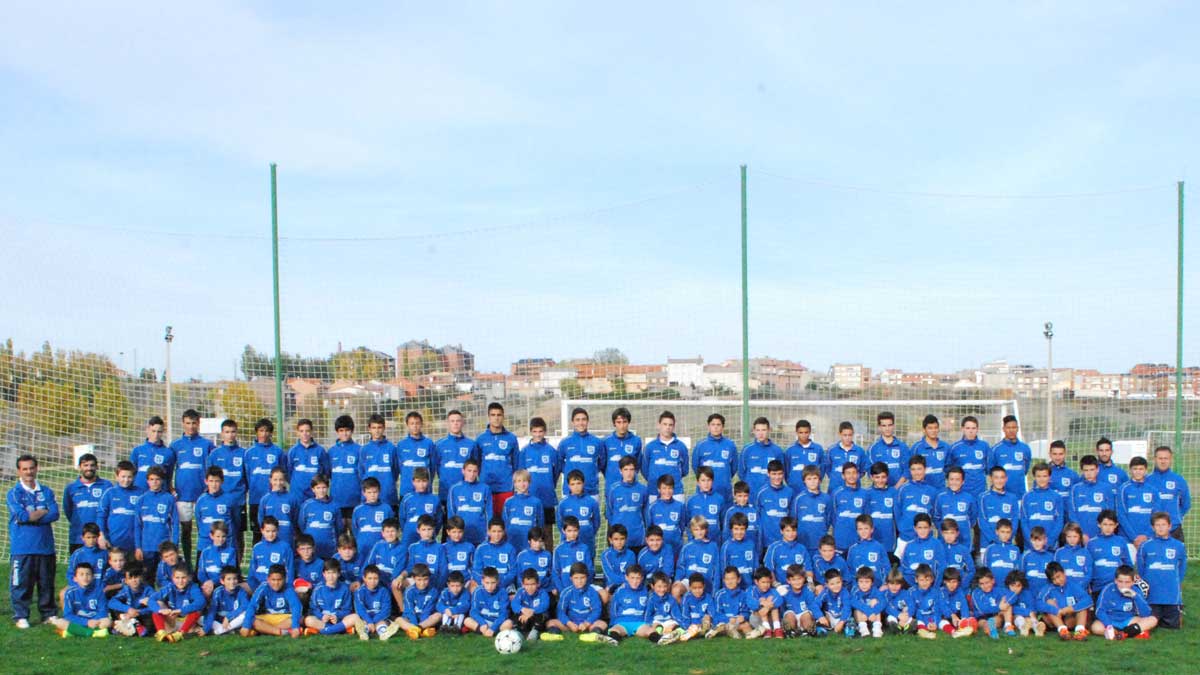 Imagen de grupo de todos los equipos de la Escuela C.D. Astorga. Imagen de grupo de todos los equipos de la Escuela C.D. Astorga.