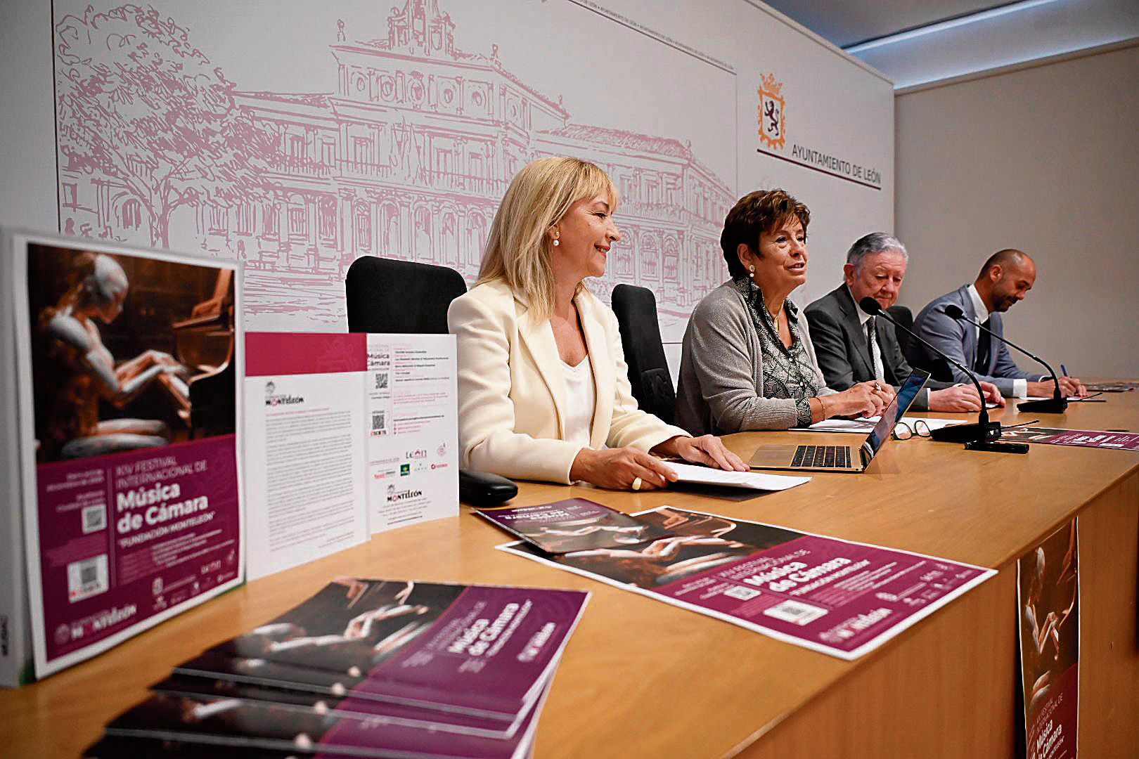 Representantes del Ayuntamiento, el Festival Monteleón y Caja Rural de Zamora en la presentación. | SAÚL ARÉN