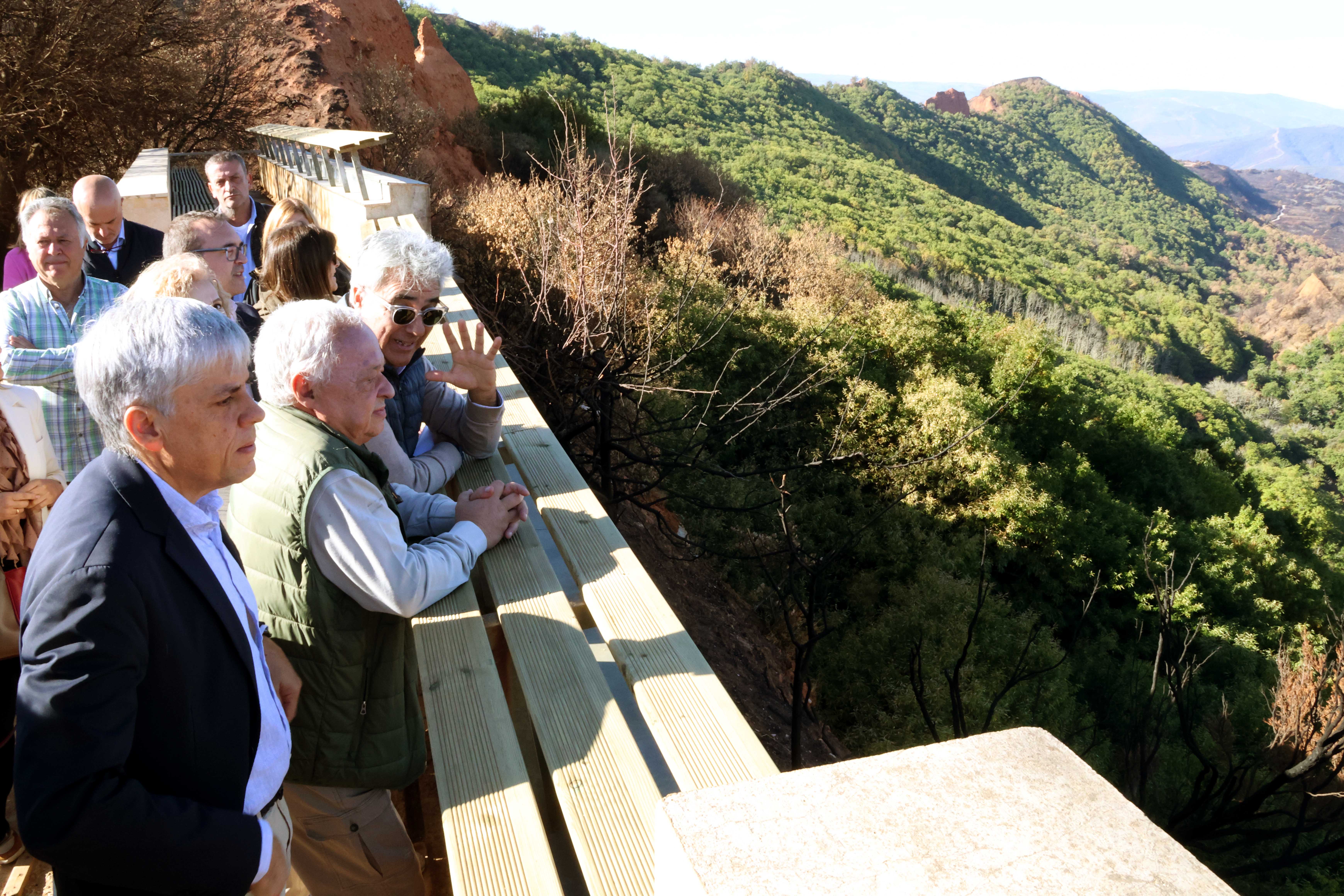 Santonja en el mirador de Orellán.