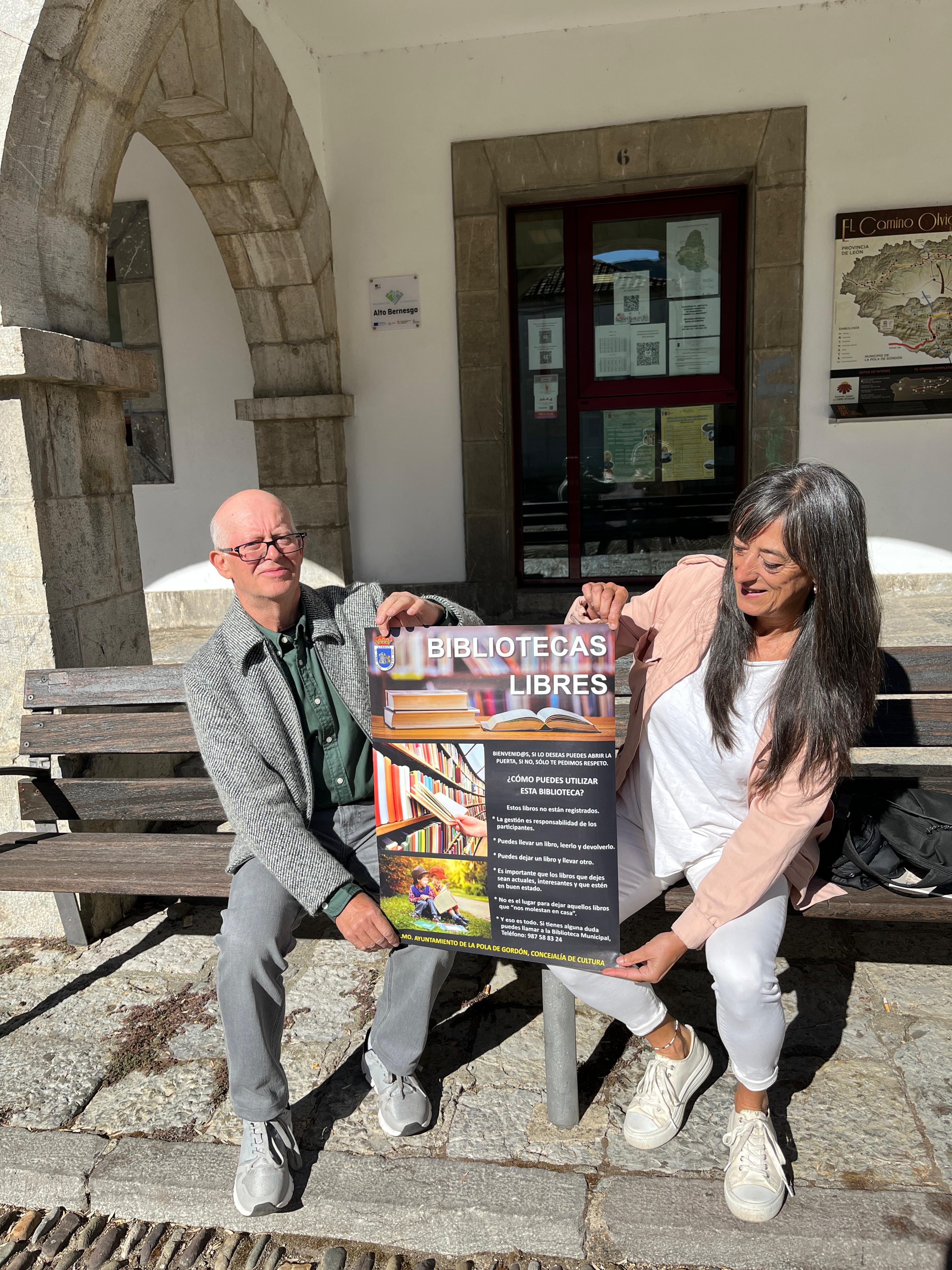 El alcalde, Antonio García, y la teniente de alcalde, Violeta González.