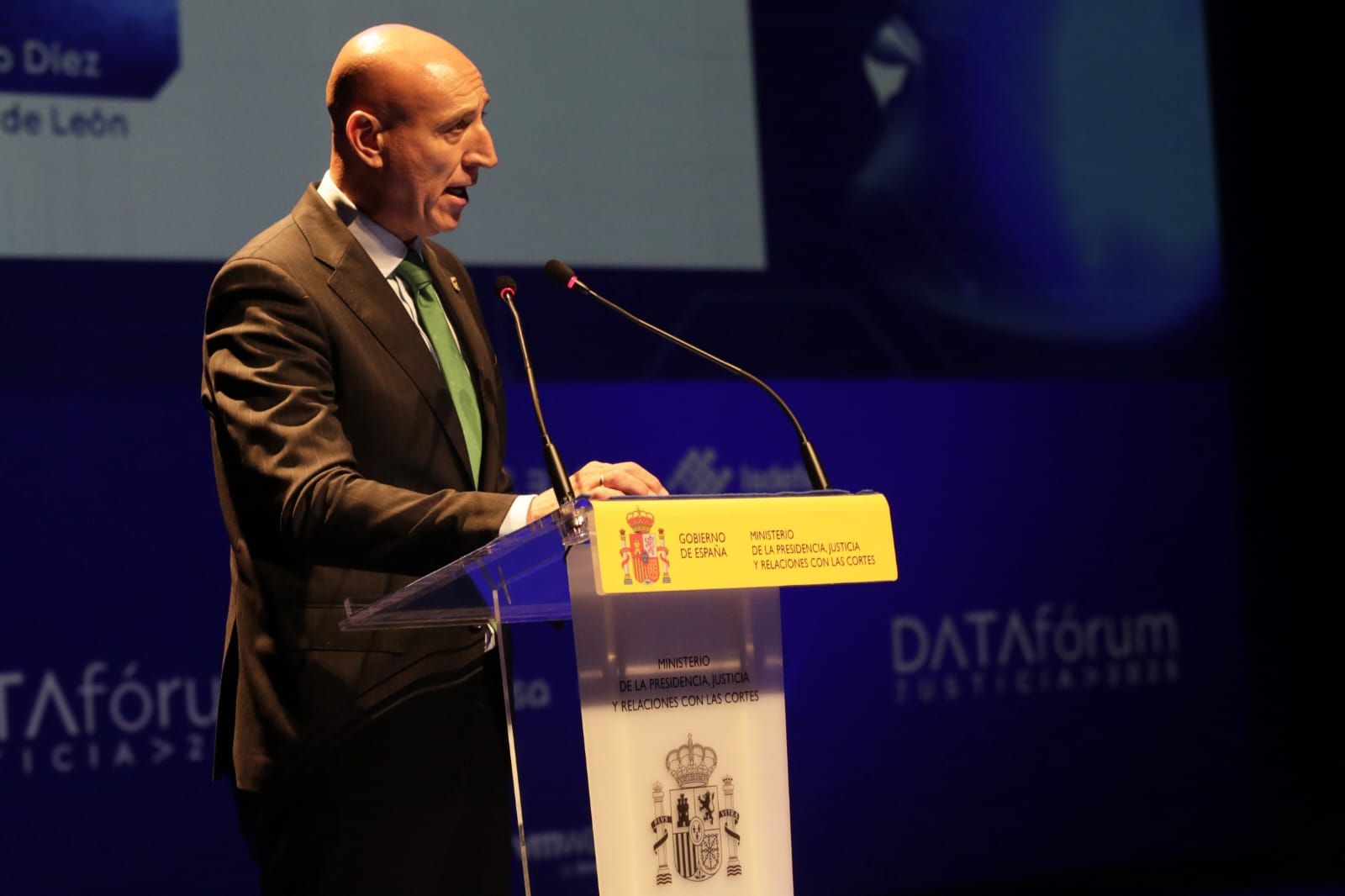 El alcalde de León, José Antonio Diez, en su intervención en el Data Fórum que acoge el Auditorio. | FERNANDO OTERO