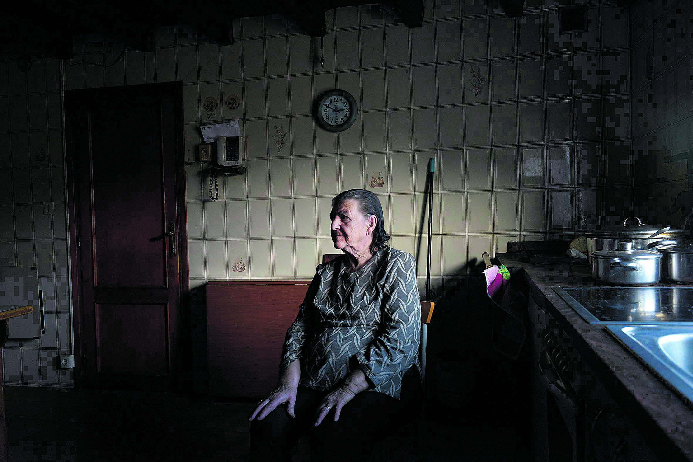 Asunción la de Corcos en la cocina de su casa, siempre con algún pote en la lumbre, con la puerta abierta a todos, después de criar 17 hijos. | MAURICIO PEÑA