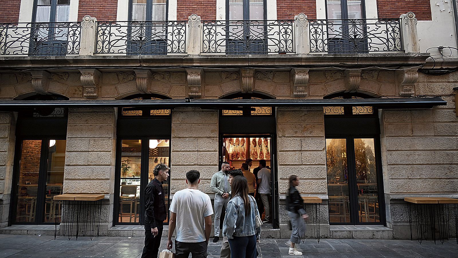 La fachada del local en la calle Sierra Pambley. | SAÚL ARÉN