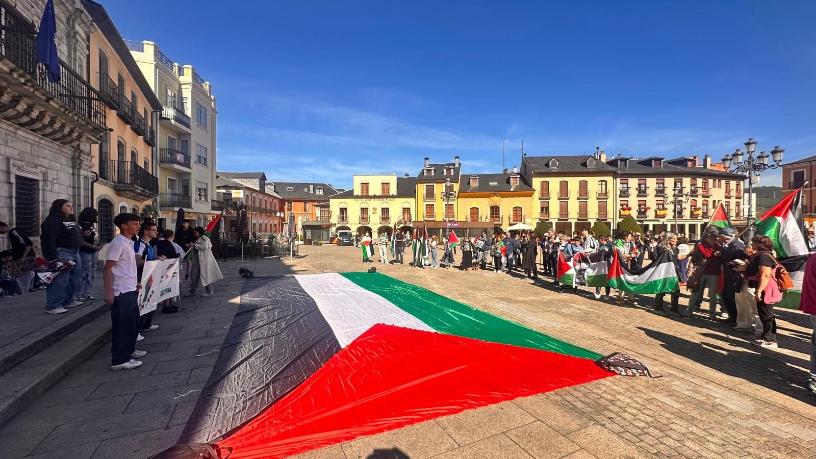 Alumnos durante la huelga en Ponferrada.