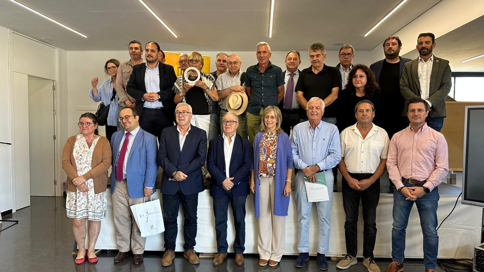 Foto de grupo tras la asamblea de esMontañas celebrada en La Iruela, Jaén.