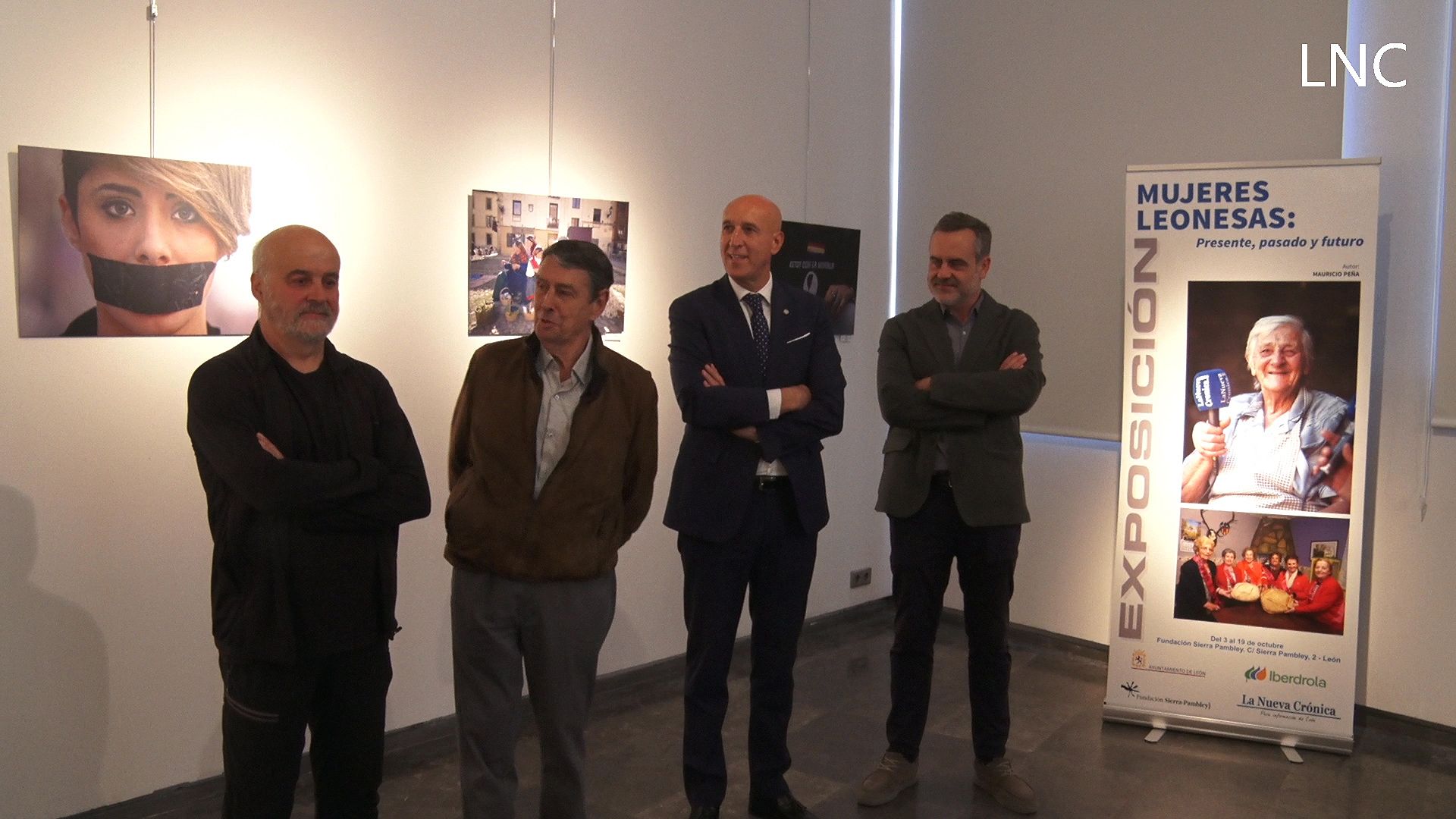 Inauguración de la exposición ‘Mujeres Leonesas’ de Mauricio Peña | LAURA PASTORIZA