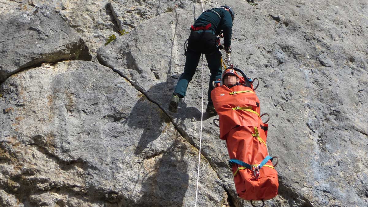 Imagen de archivo de un rescate en la montaña. | GUARDIA CIVIL