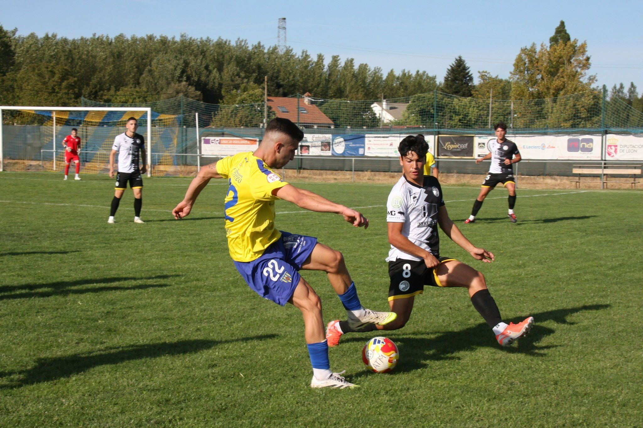 Mansillés, La Virgen y el Bembibre se disputan en este inicio de temporada una plaza de 'playoff'. MANSILLÉS