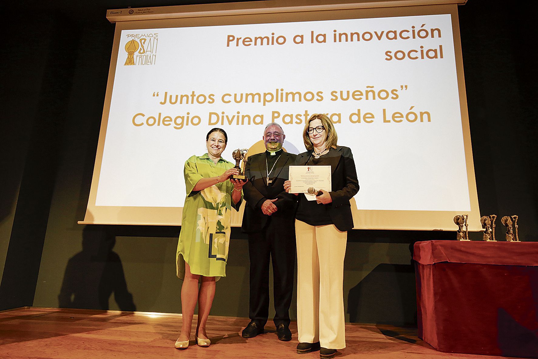 La gala de entrega de los premios San Froilán se celebró ayer en el Museo de Semana Santa de León | FERNANDO OTERO