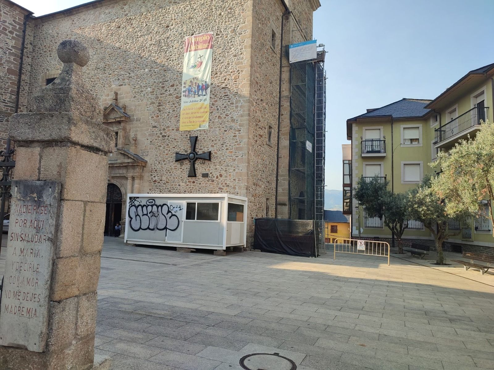 Trabajos para realizar el mirador de La Encina en estos momentos.  L.N.C.