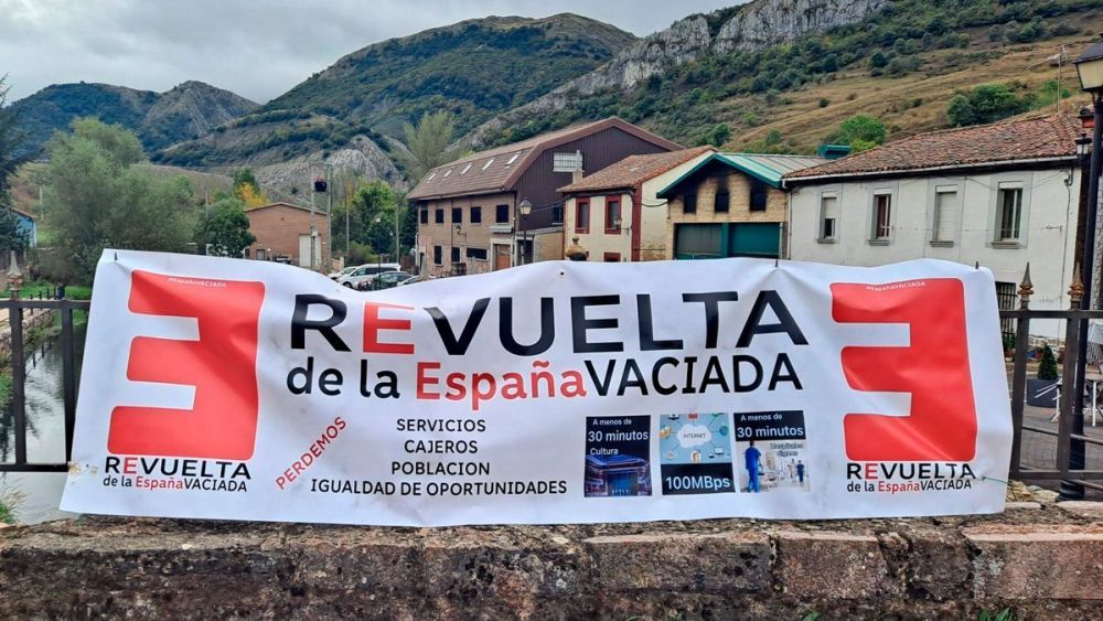 En la imagen, fotografía de archivo de una pancarta sobre la denominada ‘España Vaciada’. | L.N.C.