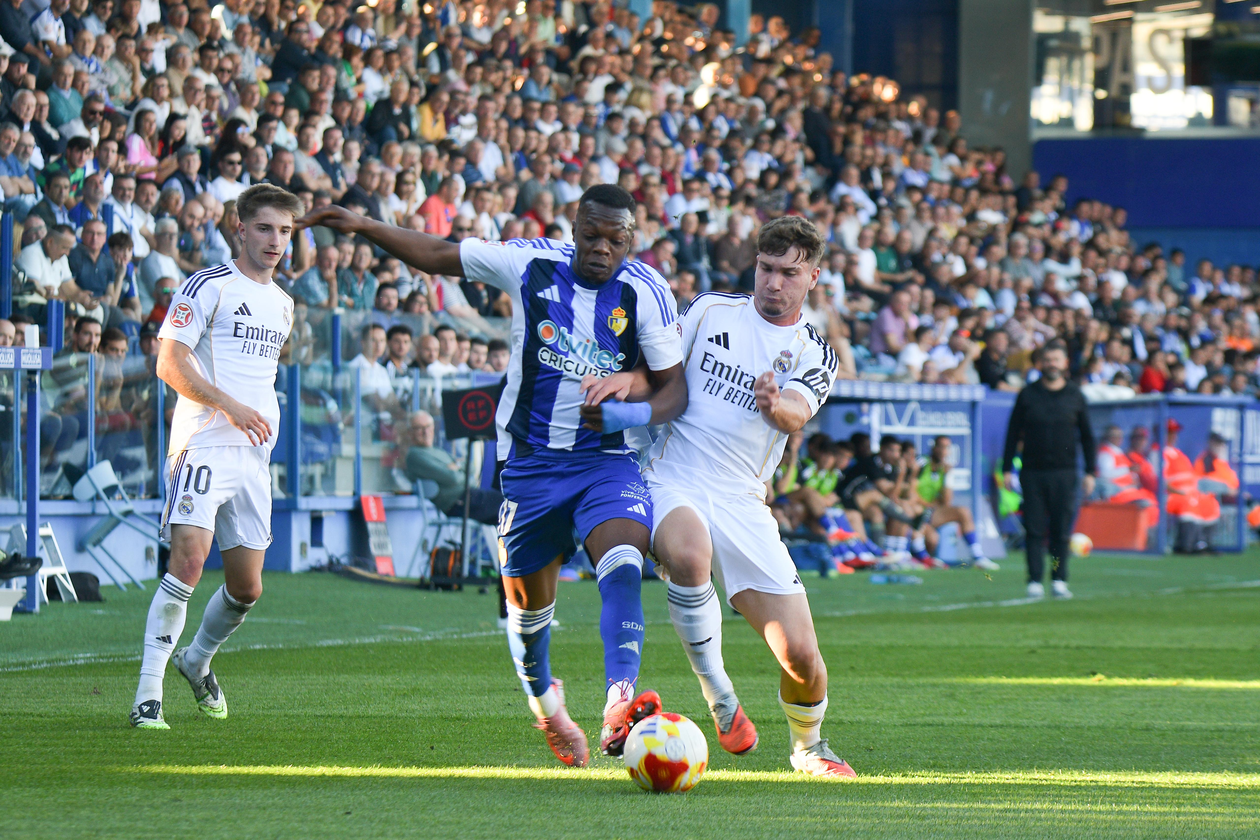 La Deportiva acumula ya tres derrotas seguidas en casa y sigue ocupando la zona roja de la tabla.  REPORTAJE GRÁFICO QUINITO